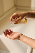 Centella Light Cleansing Oil 200ml - SKIN1004 - Imagen 3